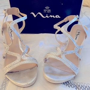 Nina size 9 silver formal shoes